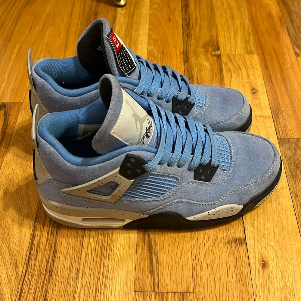 Jordan 4 University Blue